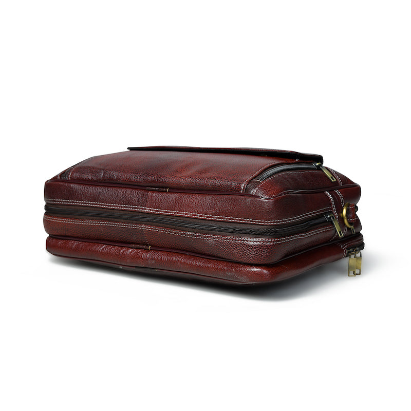 Venture Voyager Leather Laptop Messenger Bag