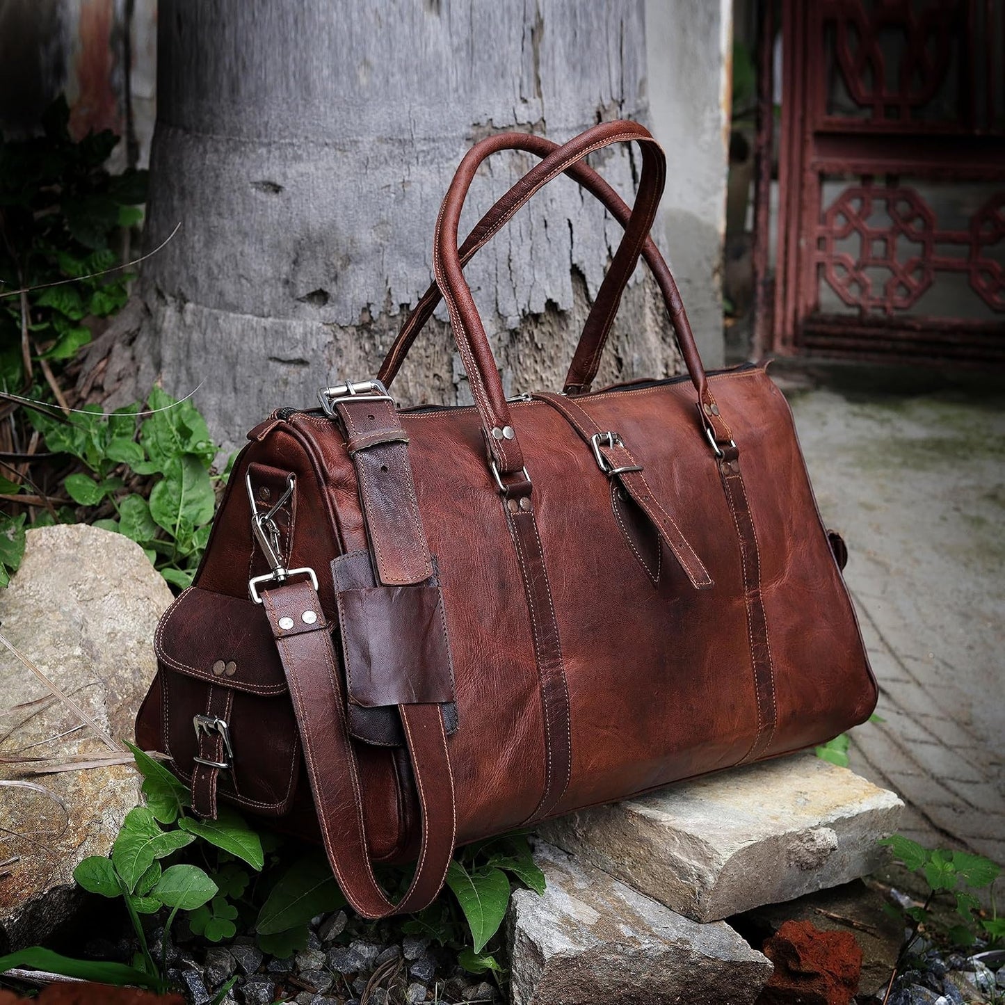 Vintage-Inspired Leather Travel Duffle Bag with Rustic Charm